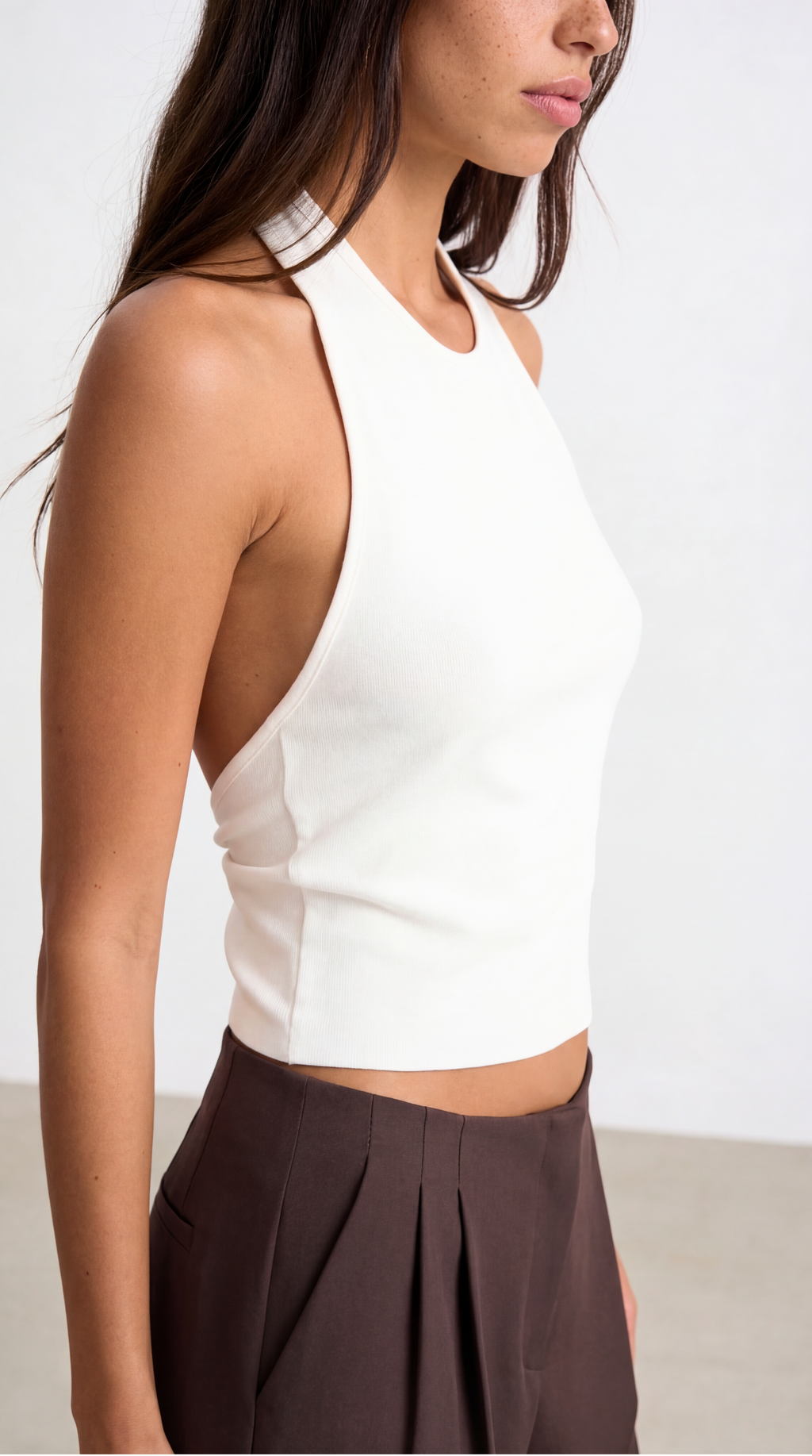 SIDE WHITE BACKLESS BASIC TOP