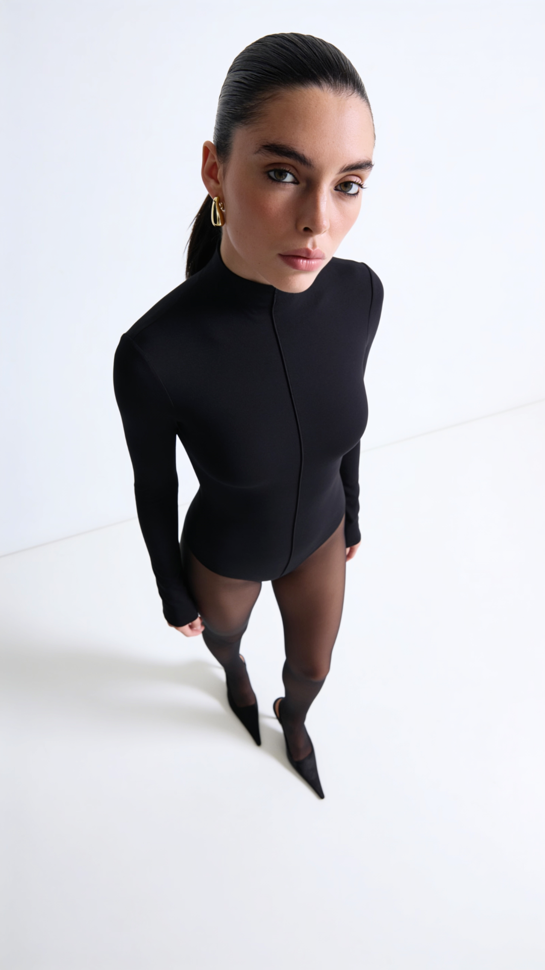 NENSI BOĞAZLI SİYAH BODYSUIT