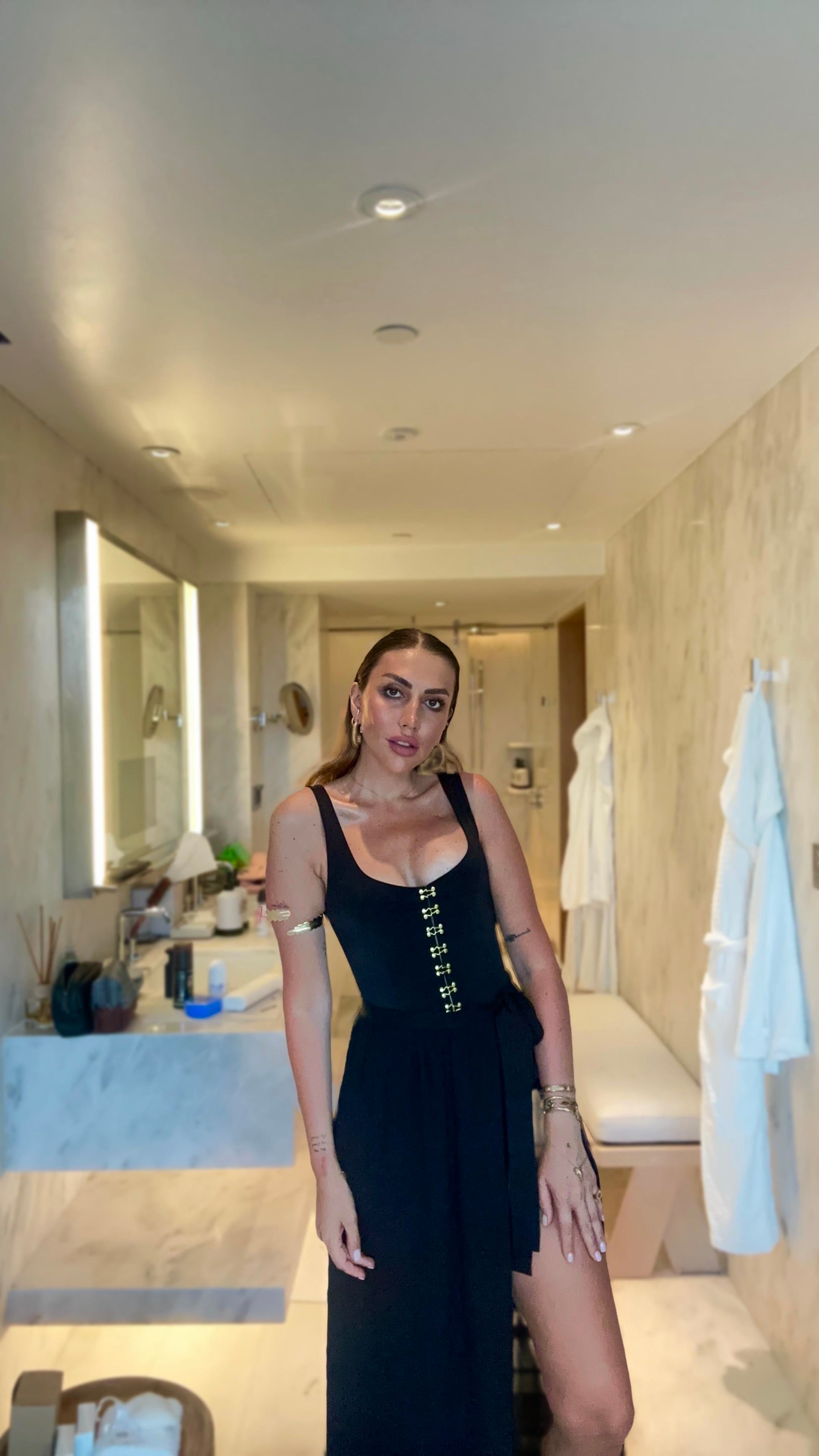 UMA SLEEVELESS BLACK BODYSUIT