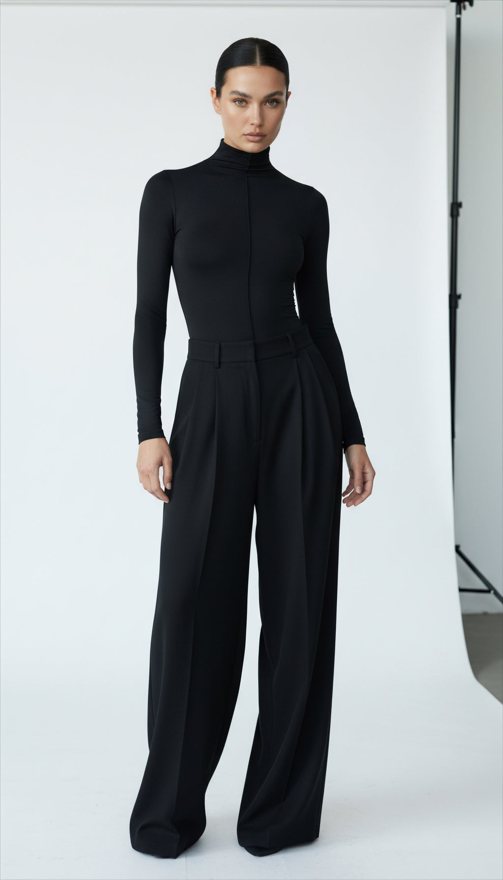 NENSI BOĞAZLI SİYAH BODYSUIT